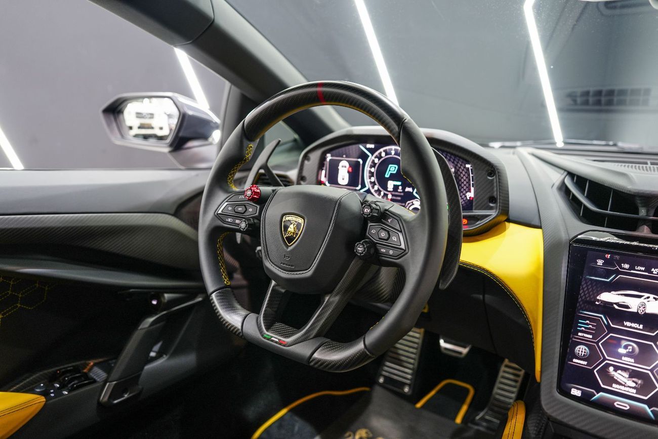 لامبورغيني ريفويلتو 6.5L V12 Hybrid 2024 Lamborghini Revuelto, Brand New, Carbon Fiber Interior, GCC Specs!!