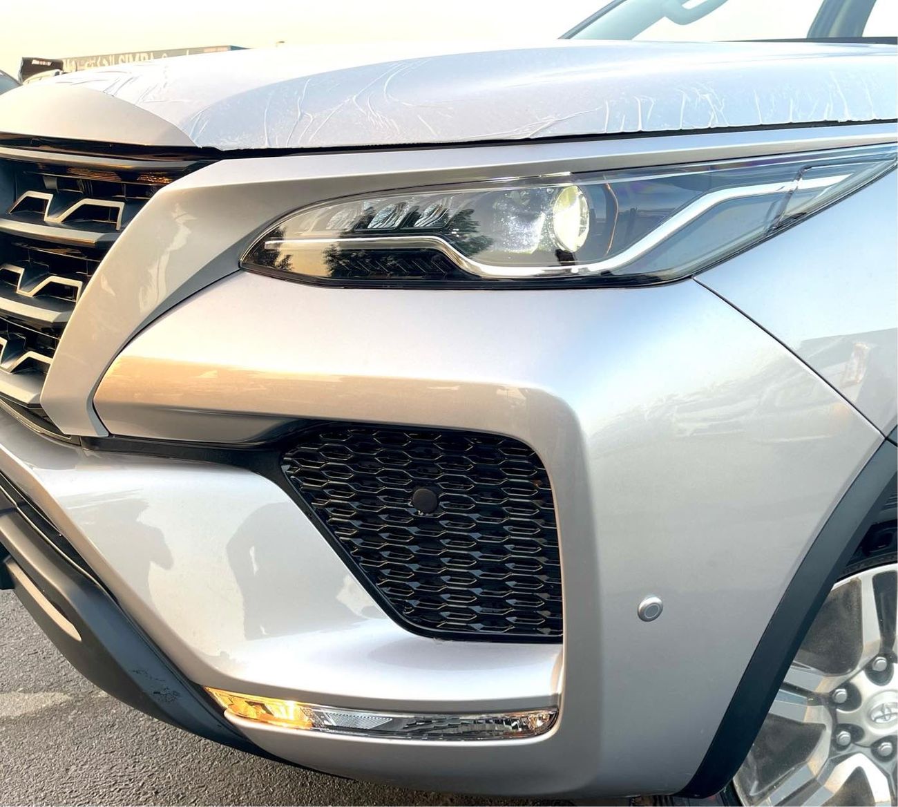 Toyota Fortuner 2022 - 2.7L Petrol, Alloy Rims, DVD Camera, Rear A/C, Four Wheel Drive