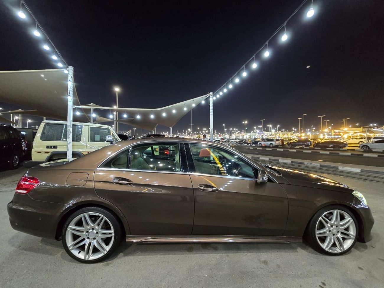 Mercedes-Benz E300 MERCEDES BENS E300 2014 GCC V6 ENGINE 3.5L clean car without accident without paint no any work requ