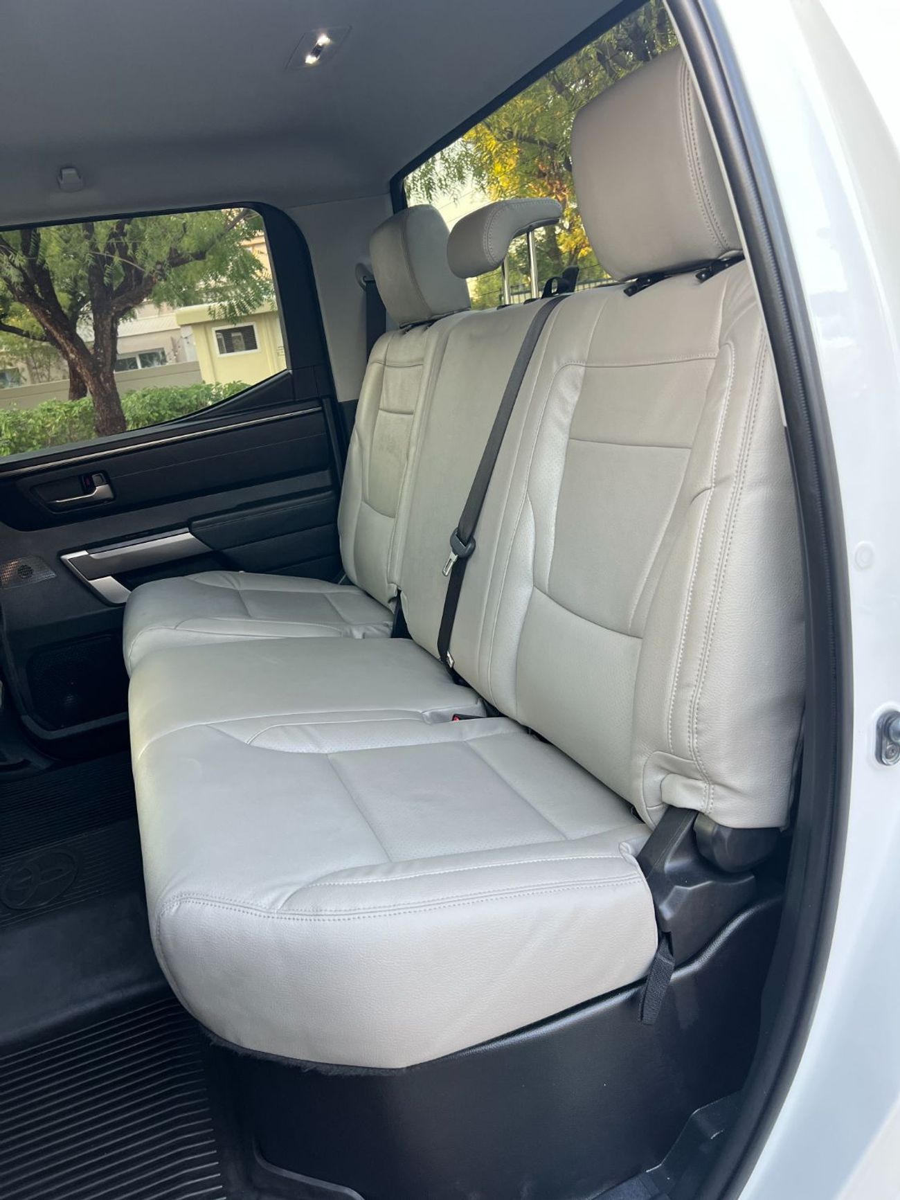 تويوتا تاندرا SR5 2023  34000Km  American