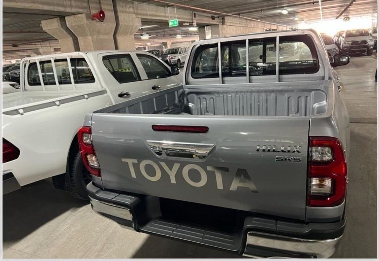 Toyota Hilux TOYOTA HILUX 2.4 SR5 Dsl 4WD 4Doors 2024