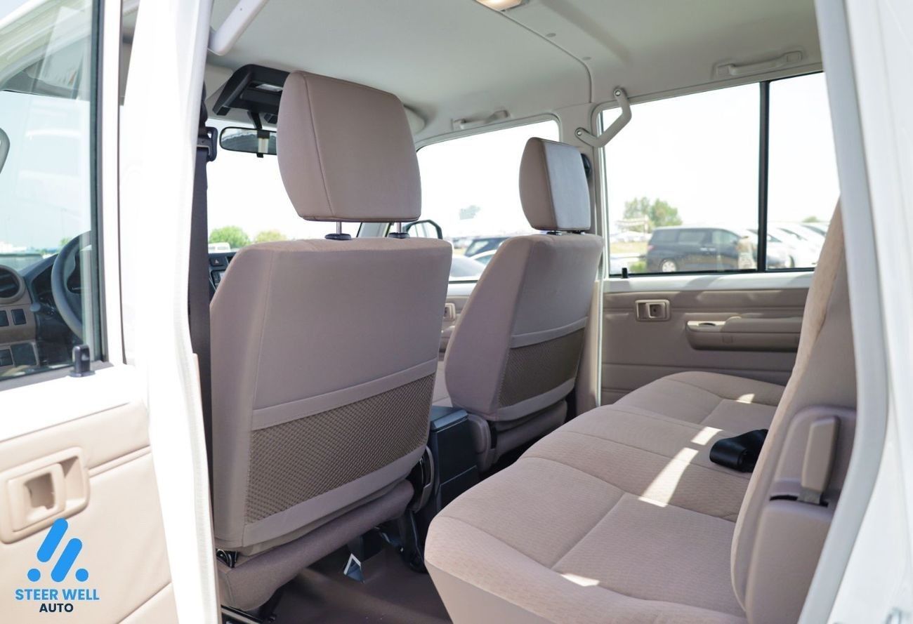 Toyota Land Cruiser Pick Up LC 79 Pick Up 4WD / 2.8L DSL MT / 4 Doors / Export Only