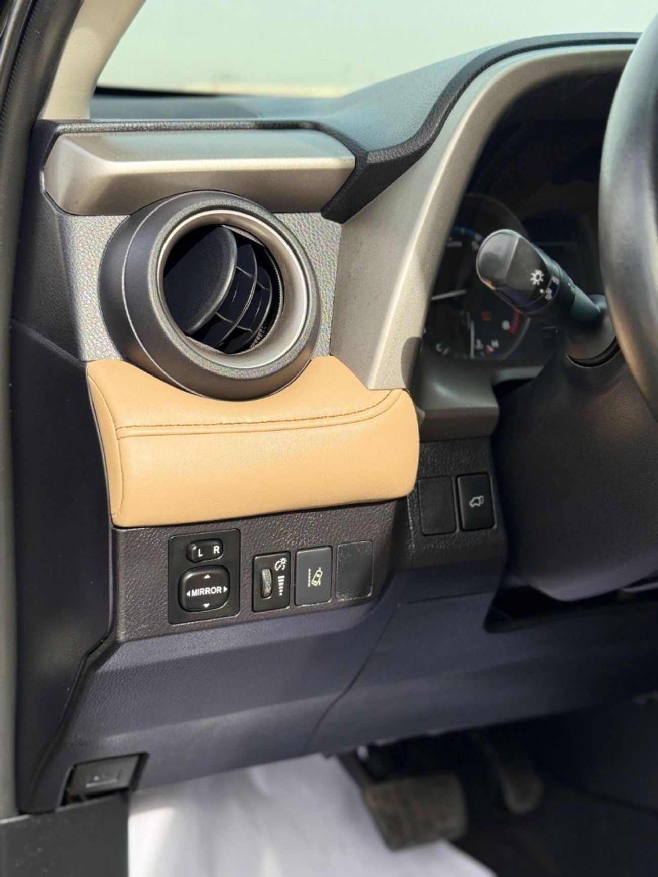 تويوتا راف ٤ XLE, leather seats, sunroof ,push start