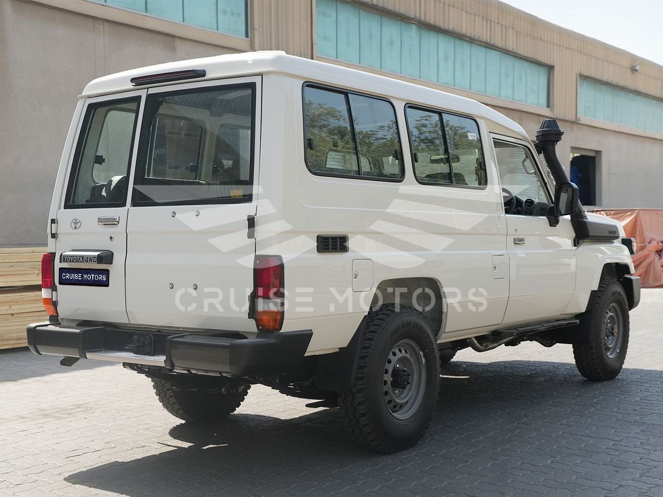 Toyota Land Cruiser 70 LC 78 - Manual - 4.2L - Diesel - HardTop - Station wagon - 4x4 - 13 Seats - 3 Door