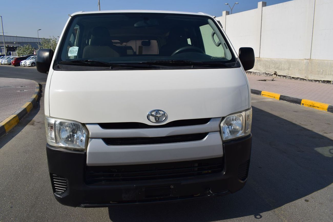 تويوتا هاياس Toyota Hiace Bus 13 seater, model:2015.