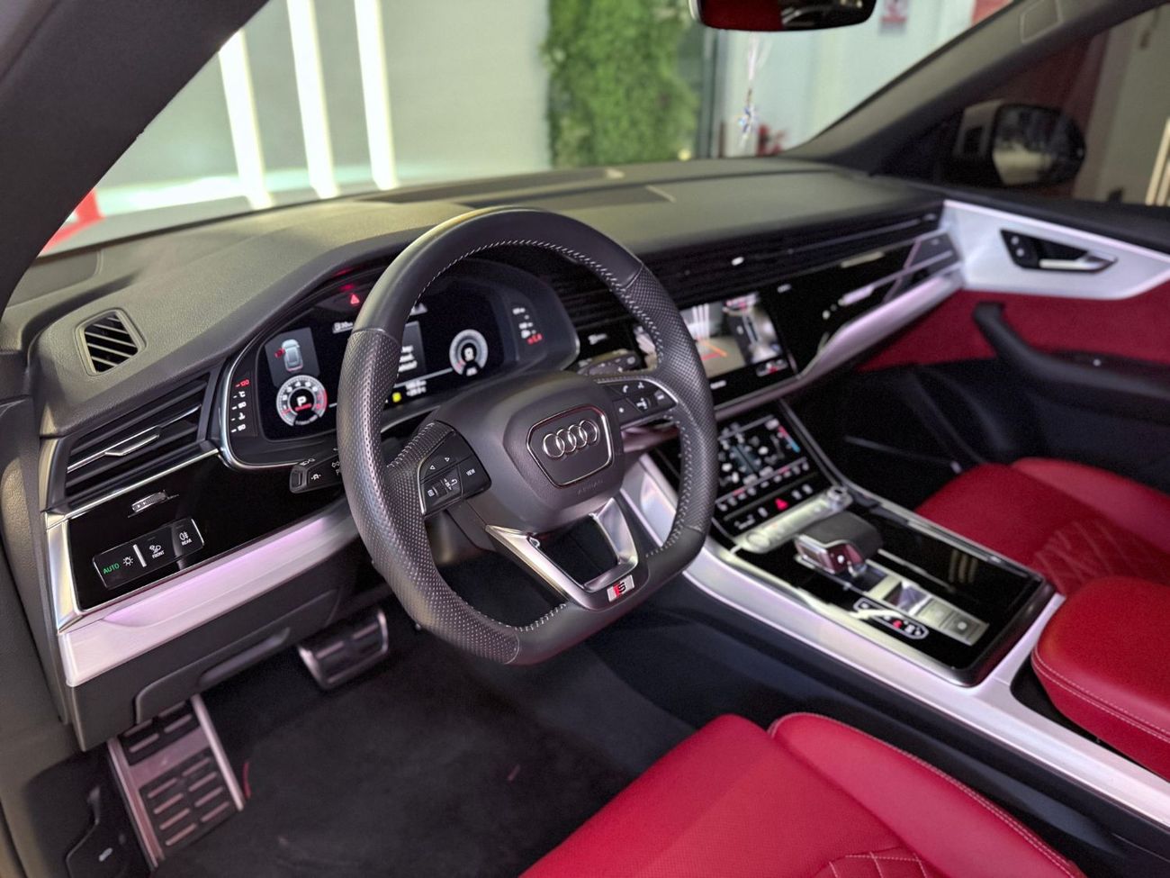 أودي Q8 55 TFSI quattro S-Line 3.0L (340 HP) 2020 Audi Q8 55 TFSI - GCC - Fully Loaded - Perfect Condition