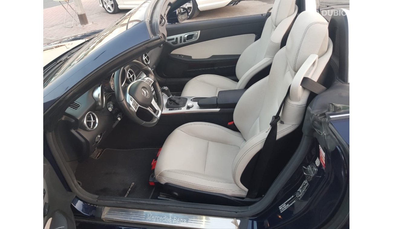 Mercedes-Benz SLK 200 model 2015 Gcc one owner no paint full service full option comvoortable hard ro