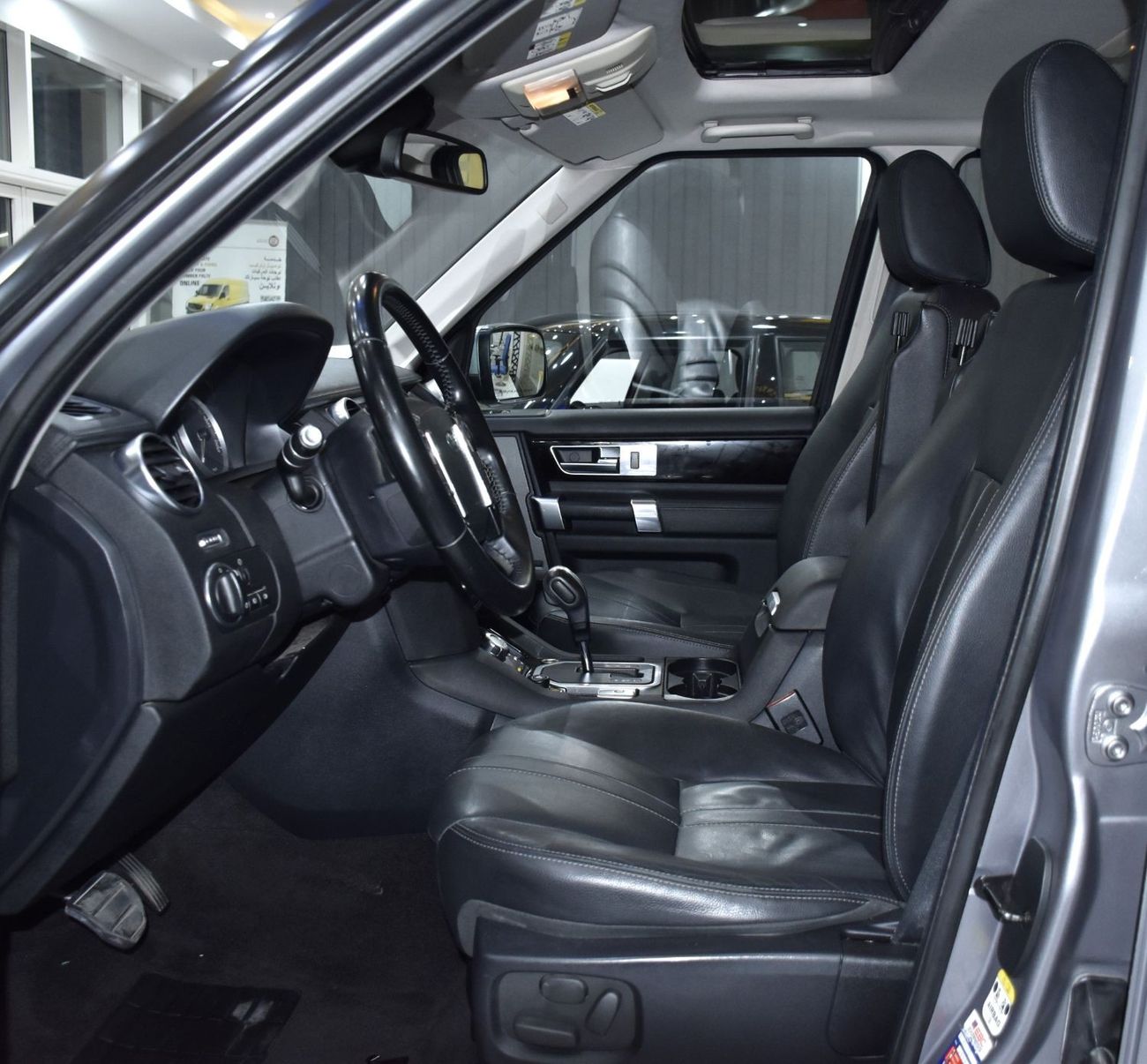 Land Rover Discovery EXCELLENT DEAL for our Land Rover LR4 HSE V8 ( 2013 Model ) in Grey Color GCC Specs