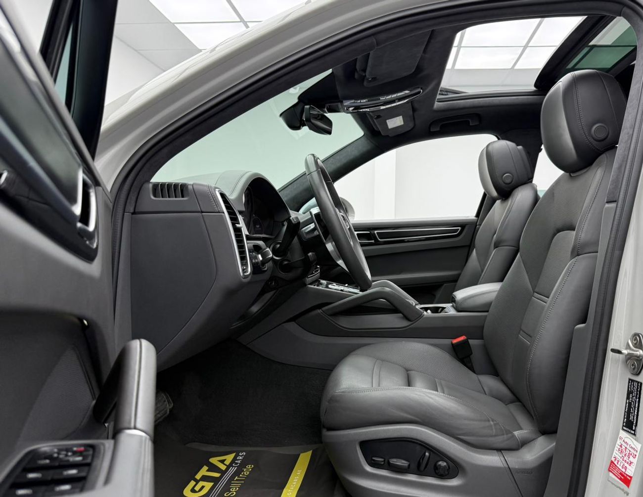 Porsche Cayenne GTS 4.0L (460 HP) 2022 Porsche Cayenne GTS, 2 Years Warranty, Full Service History, GCC