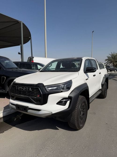 تويوتا هيلوكس تويوتا هايلكس 2.8 لتر GR سبورت موديل 2025 (قيد الطلب)