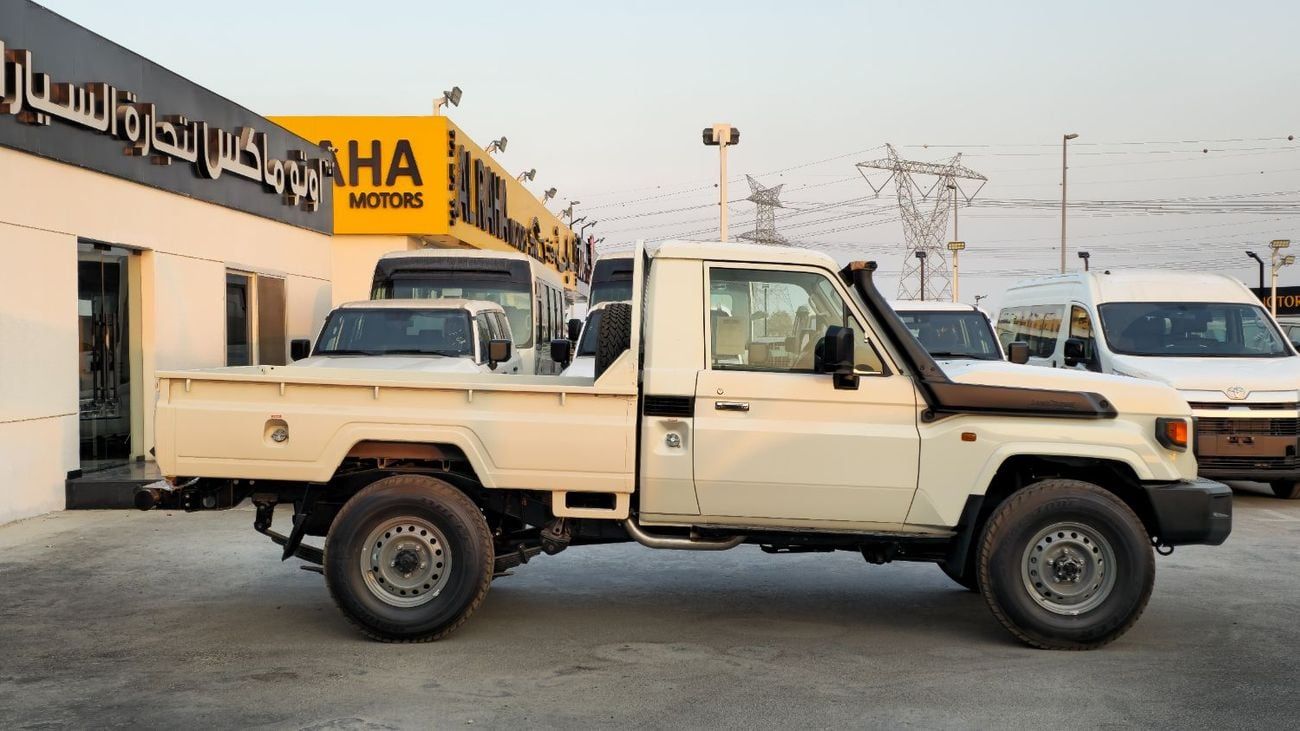Toyota Land Cruiser Pick Up TOYOTA LC 79 S/C A/T 2.8L DSL MODEL YEAR 2025 WHITE(WITH DIFFIRENTIAL LOCK)