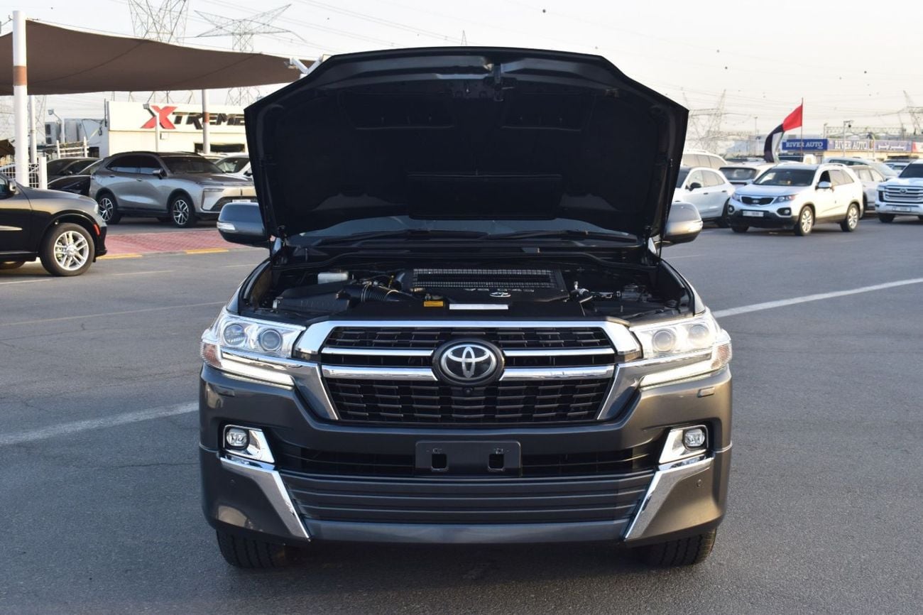 تويوتا لاند كروزر DIESEL SAHARA RIGHT HAND DRIVE YEAR 2019 GREY COLOR