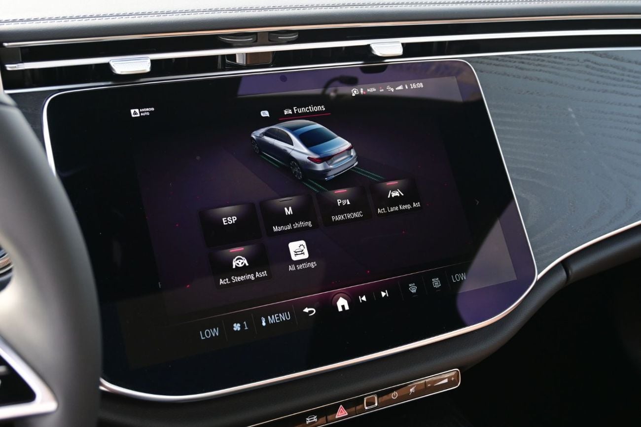 Mercedes-Benz E200 Mercedes-Benz E200 2.0L Turbo + Mild Hybrid Color Black Model2026