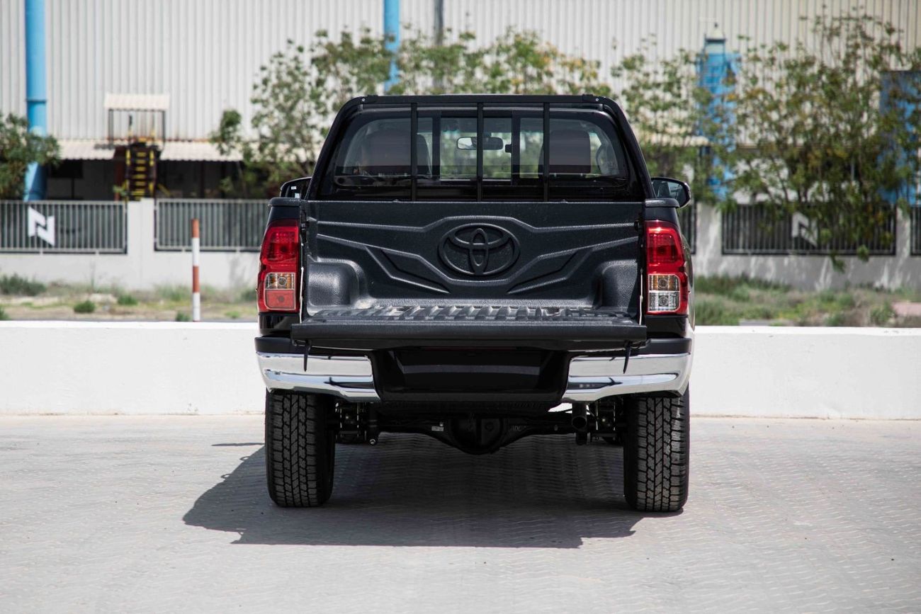 Toyota Hilux 2024 Toyota Hilux 4x4 DC 2.4 - Attitude Black inside Red