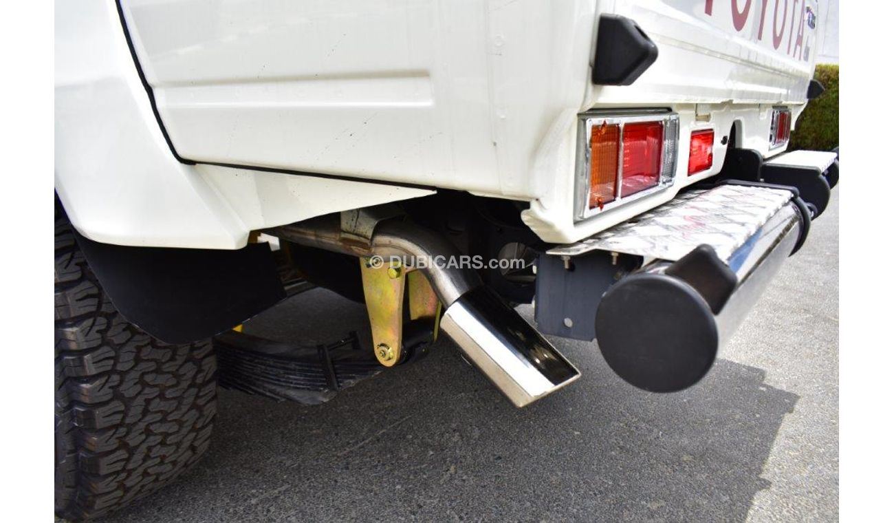 تويوتا لاند كروزر بيك آب 79 DOUBLE CAB PICKUP XTREME V8 4.5L TURBO DIESEL 4WD MT