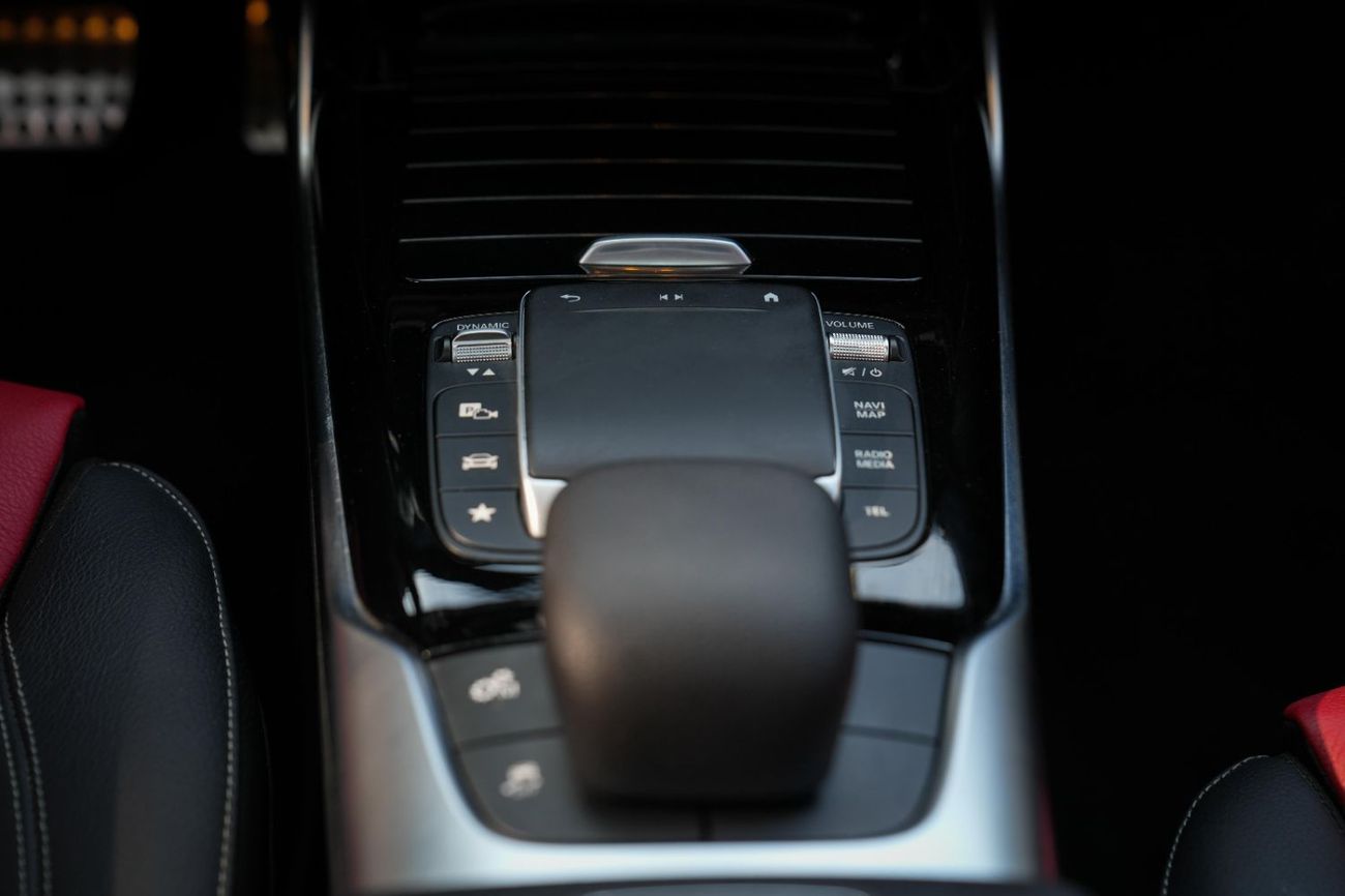 مرسيدس بنز CLA 35 AMG 4MATIC 2021!! GCC SPECS!! LOW MILEAGE!! FULL SERVICE HISTORY FROM THE DEALER