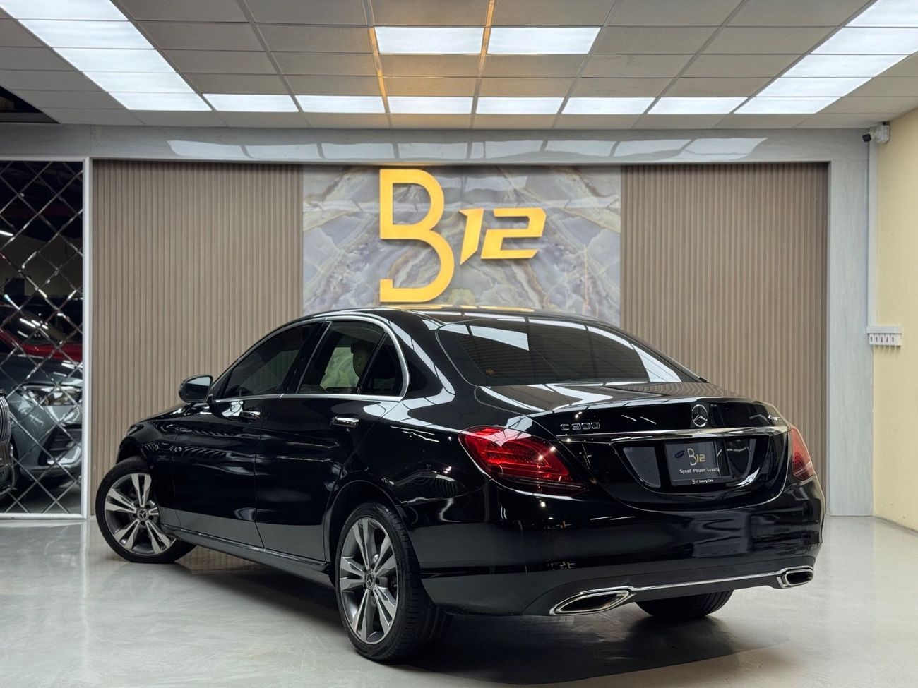 مرسيدس بنز C 300 Std 2.0L (241 HP)