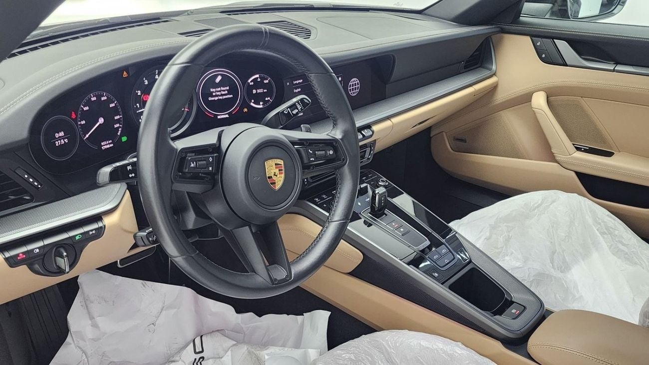 بورش 911 Carrera 4 3.0L (444 HP) Convertible