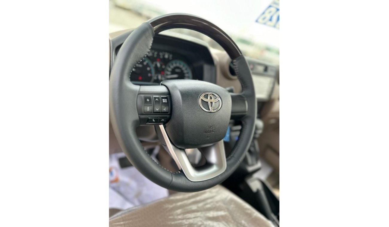 Toyota Land Cruiser Pick Up Toyota Land Cruiser Pickup LC 79, petrol, automatic, basic