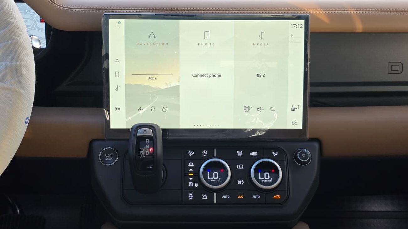 لاند روفر ديفندر LAND ROVAR DEFENDER P400 2026 GCC