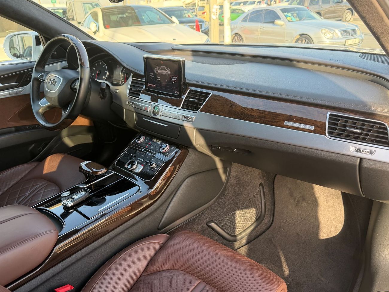 Audi A8 L 60 TFSI quattro 4.0L (454 HP)