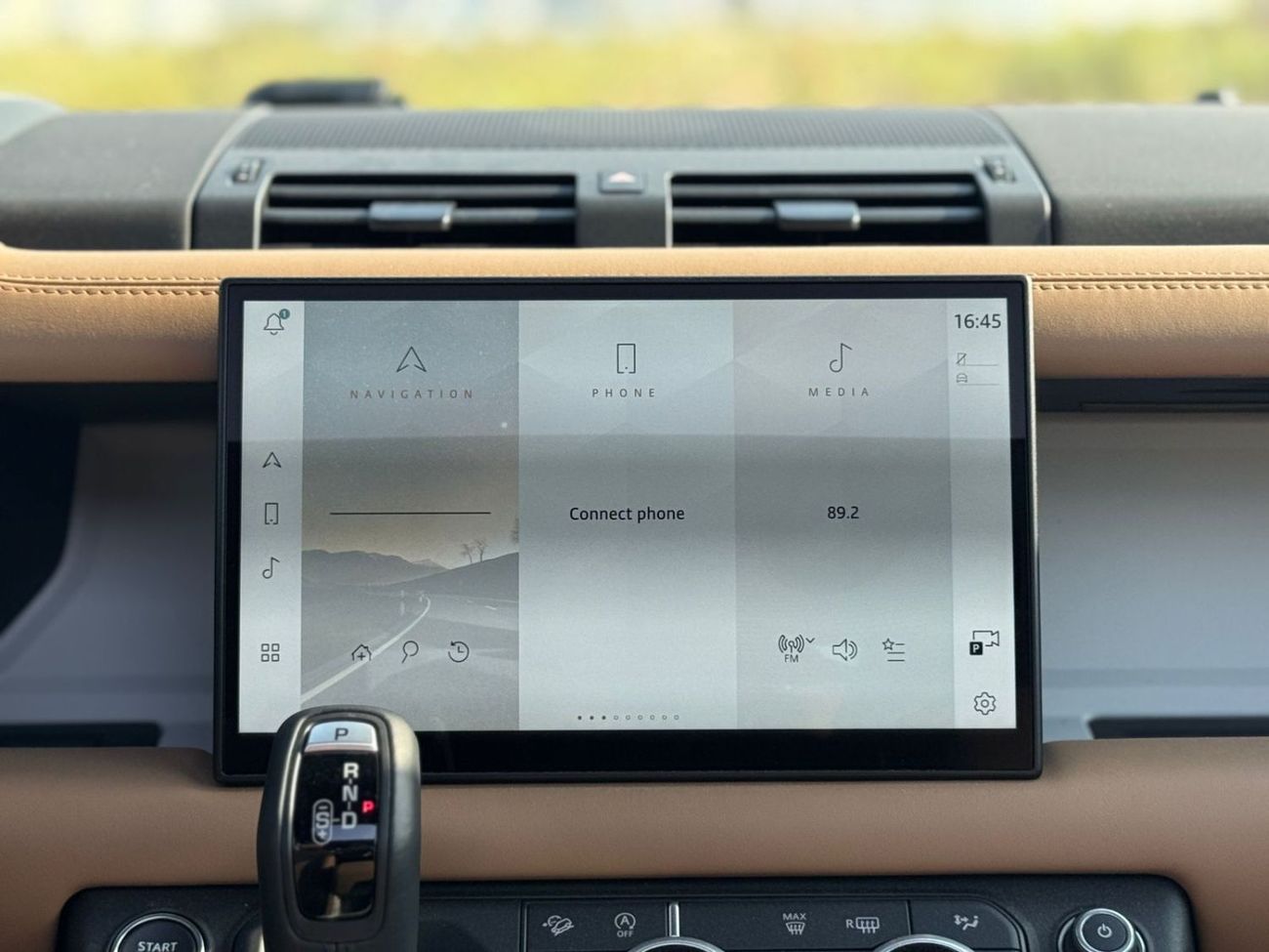 Land Rover Defender P400 90 SE 3.0L (5 Seater)