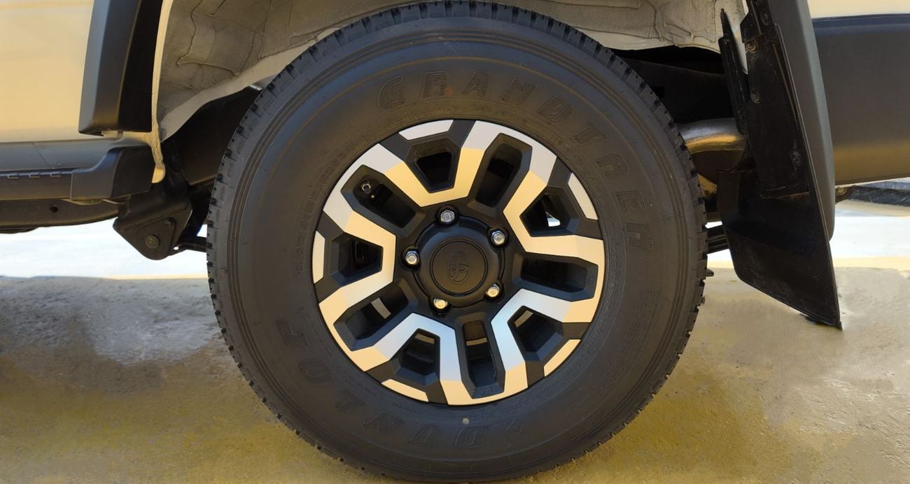 Toyota Land Cruiser TOYOTA LAND CRUISER HARD-TOP (70 SERIES) A/T 4.0L - 2025