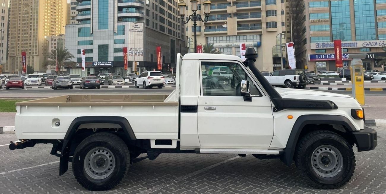 تويوتا لاند كروزر بيك آب 2024 shape ,diesel 4.5 liter ,right hand drive ,only or export available