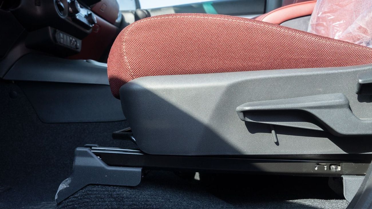 تويوتا هيلوكس 2025 Toyota Hilux SGLX 2.7L MT Petrol with Ventilated Seat