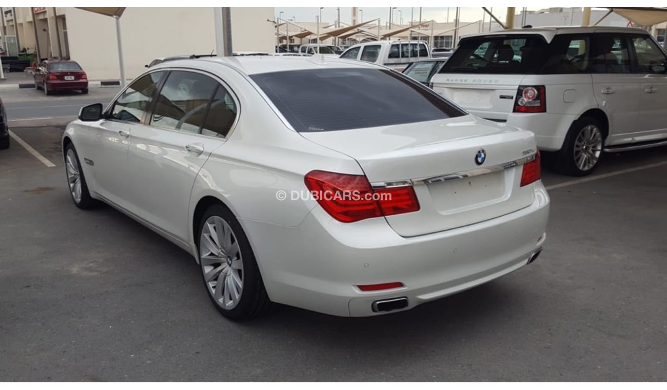 بي أم دبليو 740Li بي ام دبليو 740 موديل 2010 خليجي السياره بحاله ممتازه من الداخل والخارج فل اوبشن فتحه وجلد ابواب شفط