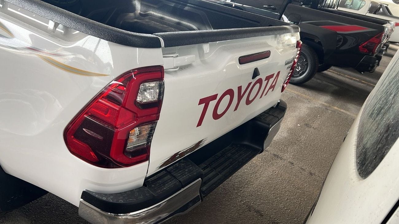 Toyota Hilux SR5 (NON GCC)