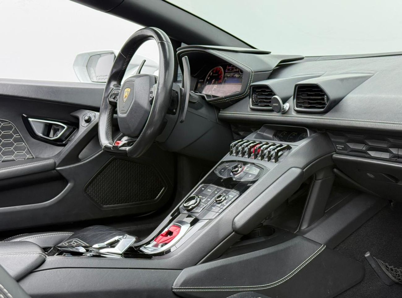 Lamborghini Huracan 2017 Lamborghini Huracan LP610-4 Spyder ,Full Service History ,GCC