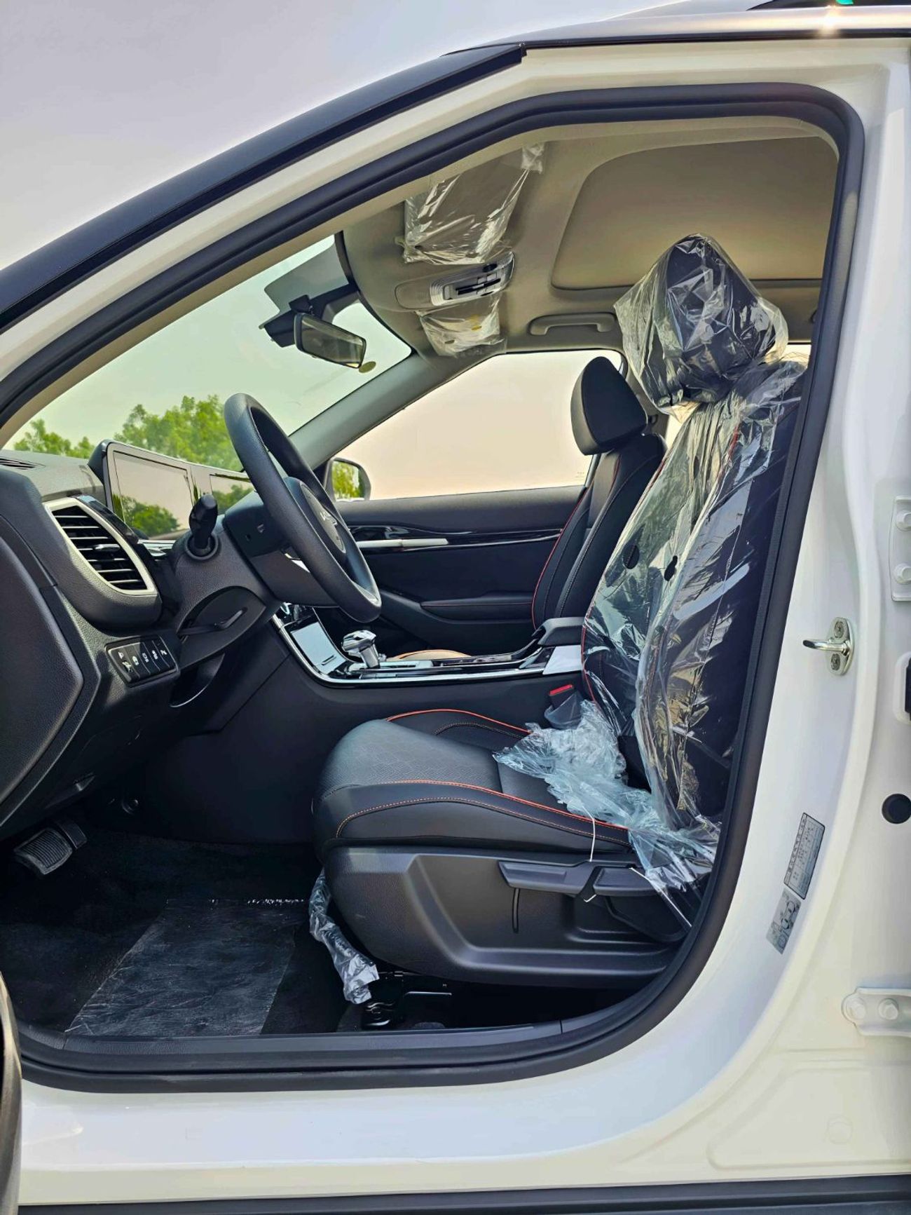 Kia Seltos CVT LUXURY/ DUAL TONE WITH BLACK ROOF / PANORAMIC ROOF/1.5L PETROL V4 (CODE#KSLL)