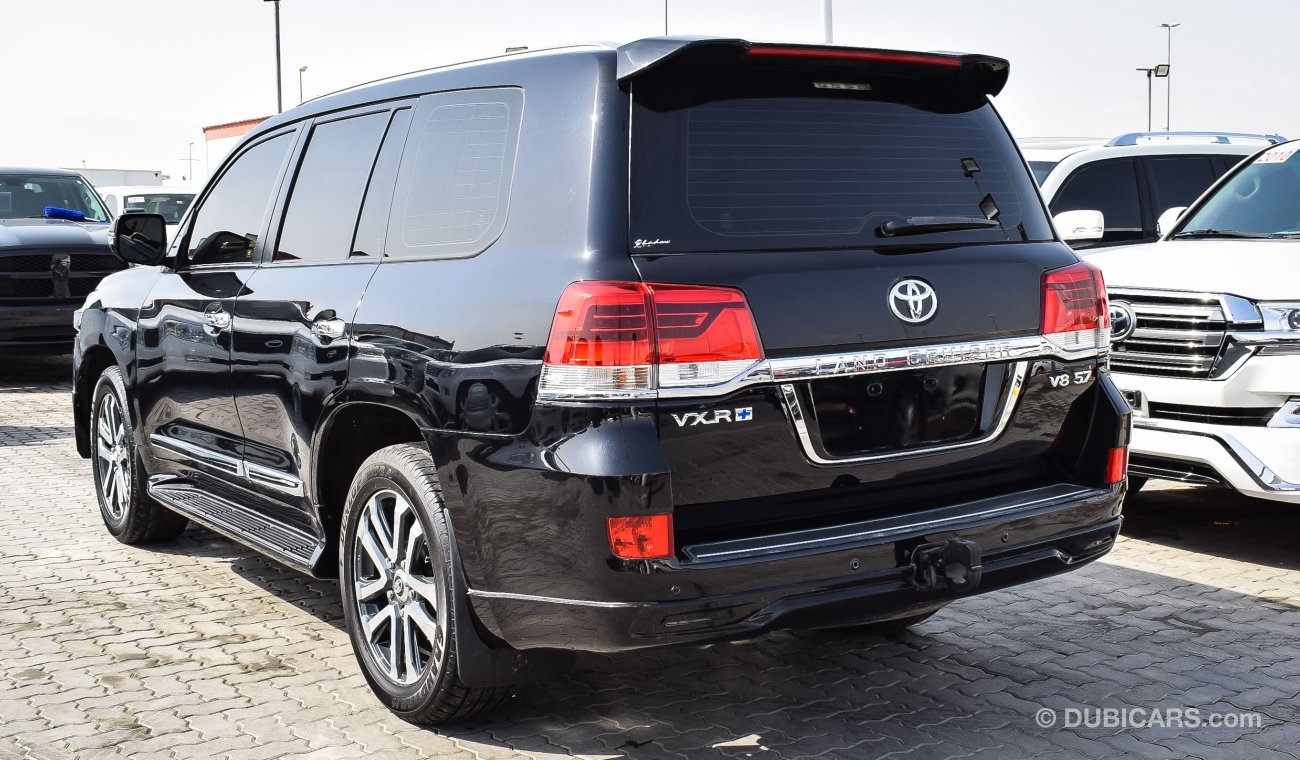 Toyota Land Cruiser VXR+ V8 5.7 With 2017 Body kit