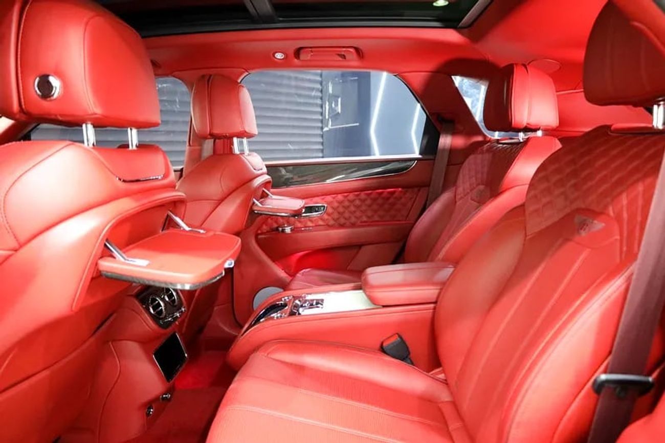 بنتلي بينتايجا V8, Mulliner Console Bottle Cooler, Rear Picnic Tables, Carbon Interior!!