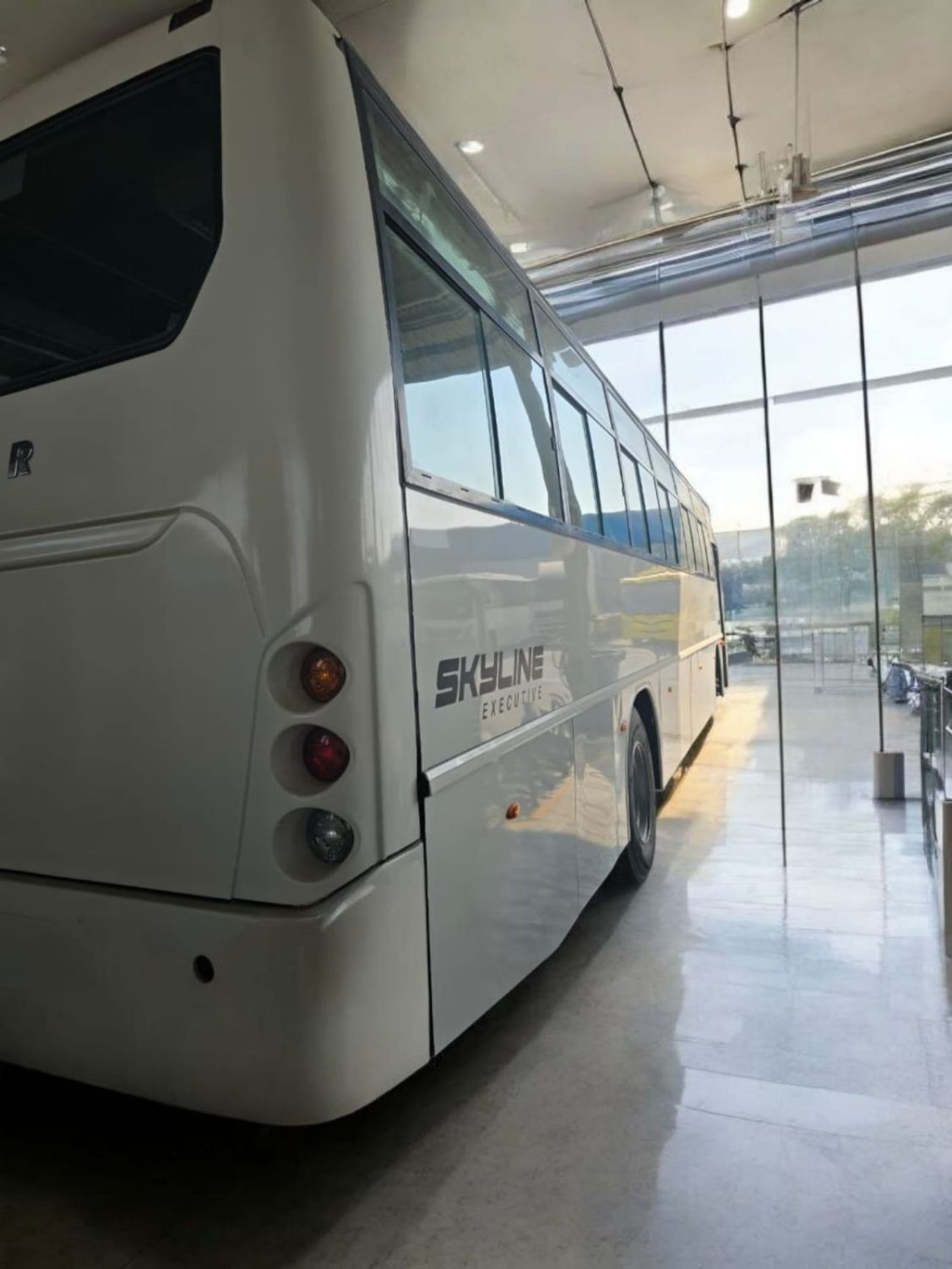 ايشر سكاي لاين Eicher skyline executive model 20.15 65+D seater MY-2022