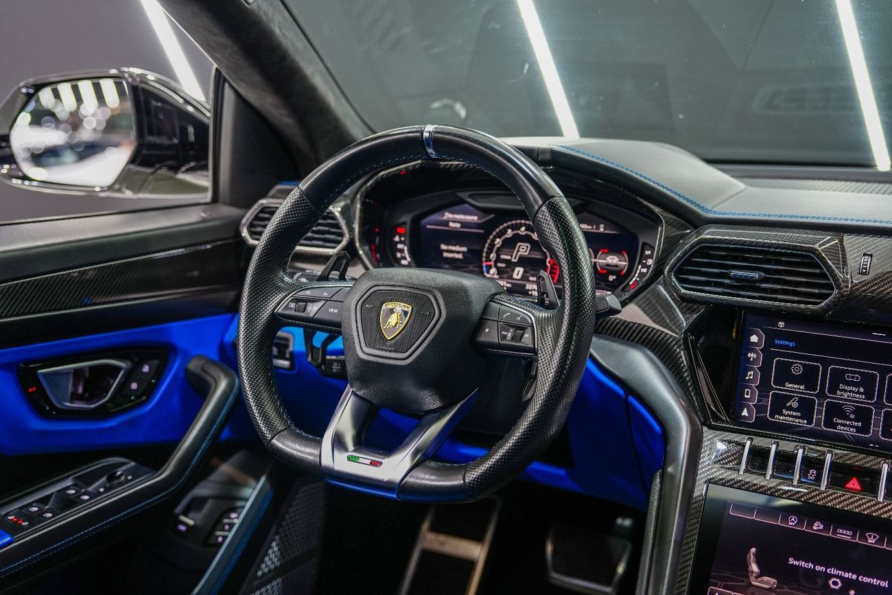 Lamborghini Urus Carbon Interior, Panoramic Roof, Two-Tone Interior, Lamborghini Warranty!!