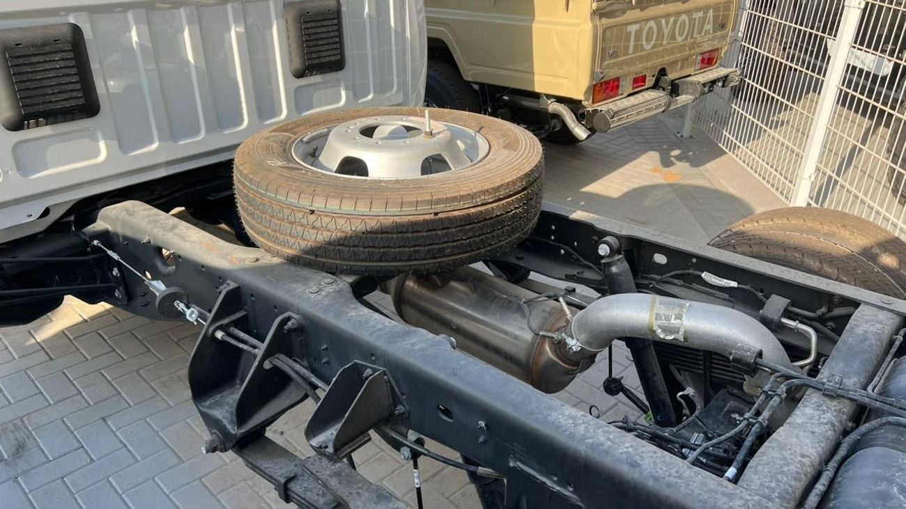 رام 5500 EXPORT ONLY - Ram 5500 Regular Chassis Cab 4x4 6.7L Cummins Diesel 8-Speed AT