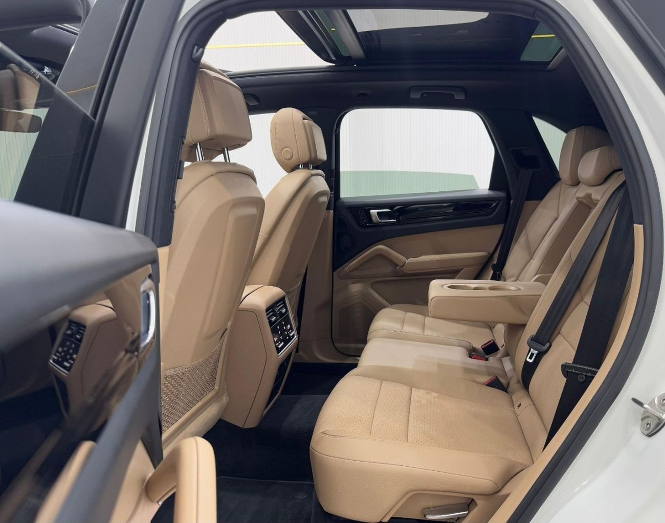 Porsche Cayenne Std 3.0L (340 HP) 2018 Porsche Cayenne, Warranty, Full Porsche Service History, GCC