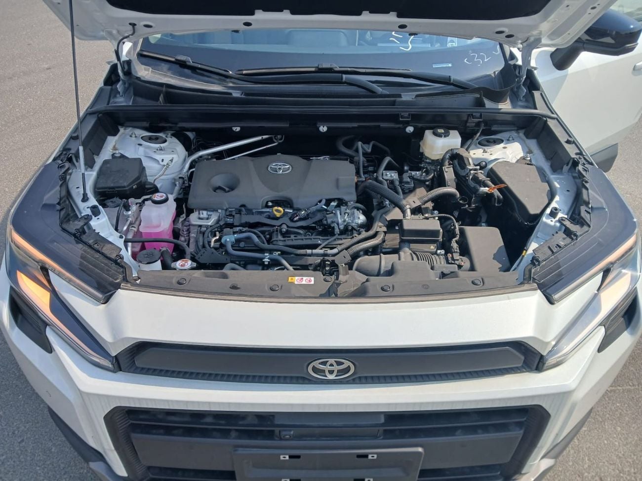Toyota RAV4 XSE HEV 2026 TOYOTA RAV4 2.5L HYBRID LUXURY 4WD | CHINESE SPECS |