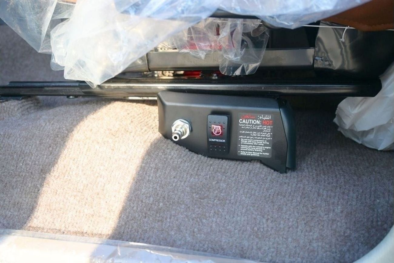 Toyota Land Cruiser 70 Toyota Land Cruiser Hard Top LC71 SHORT CHASE 4.0L Petrol AT