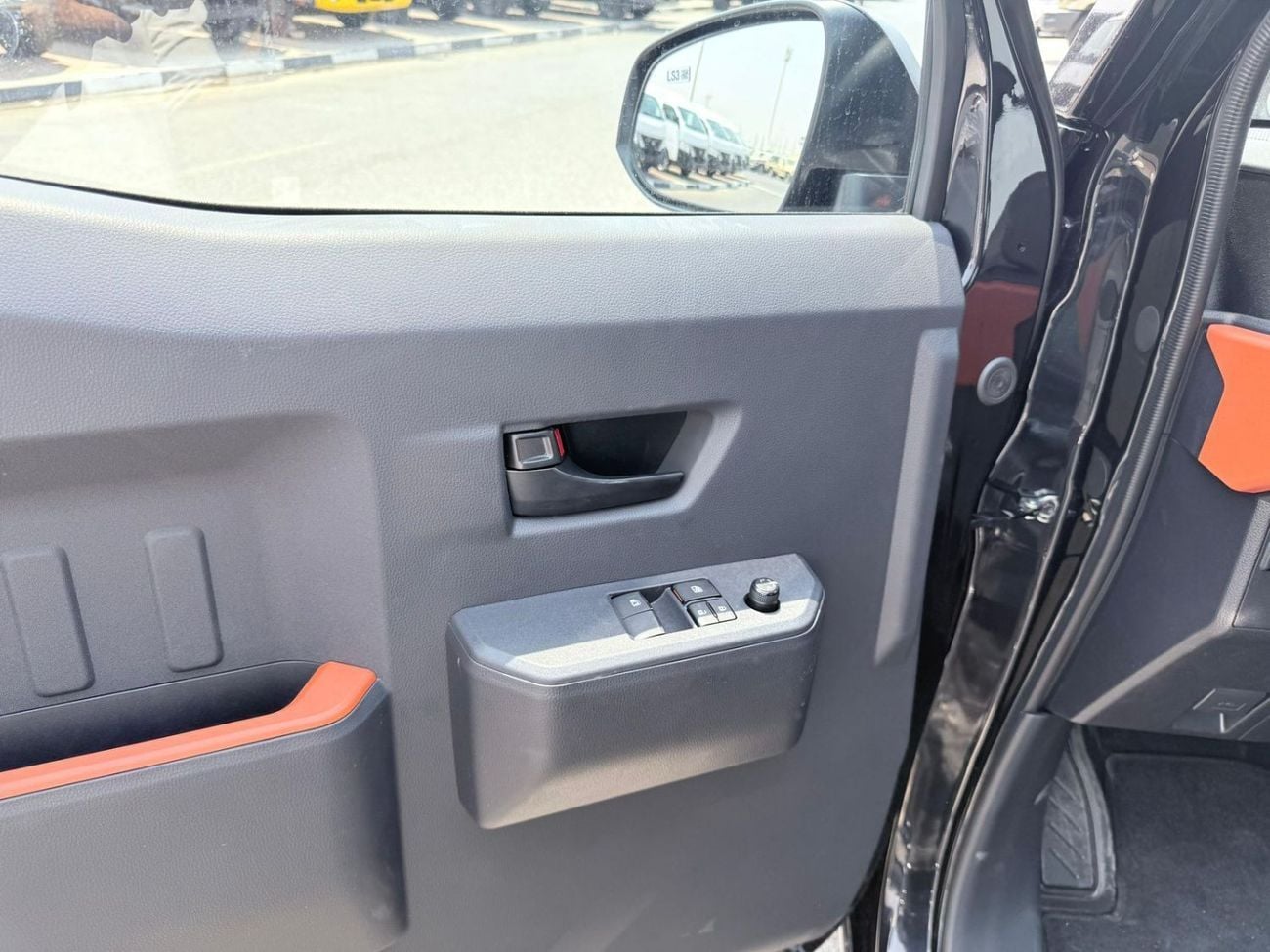 تويوتا هيلوكس Toyota hilux tamaraw 2026 black single cabin 2 4L diesel LHD automatic gear 2x4 gcc specs