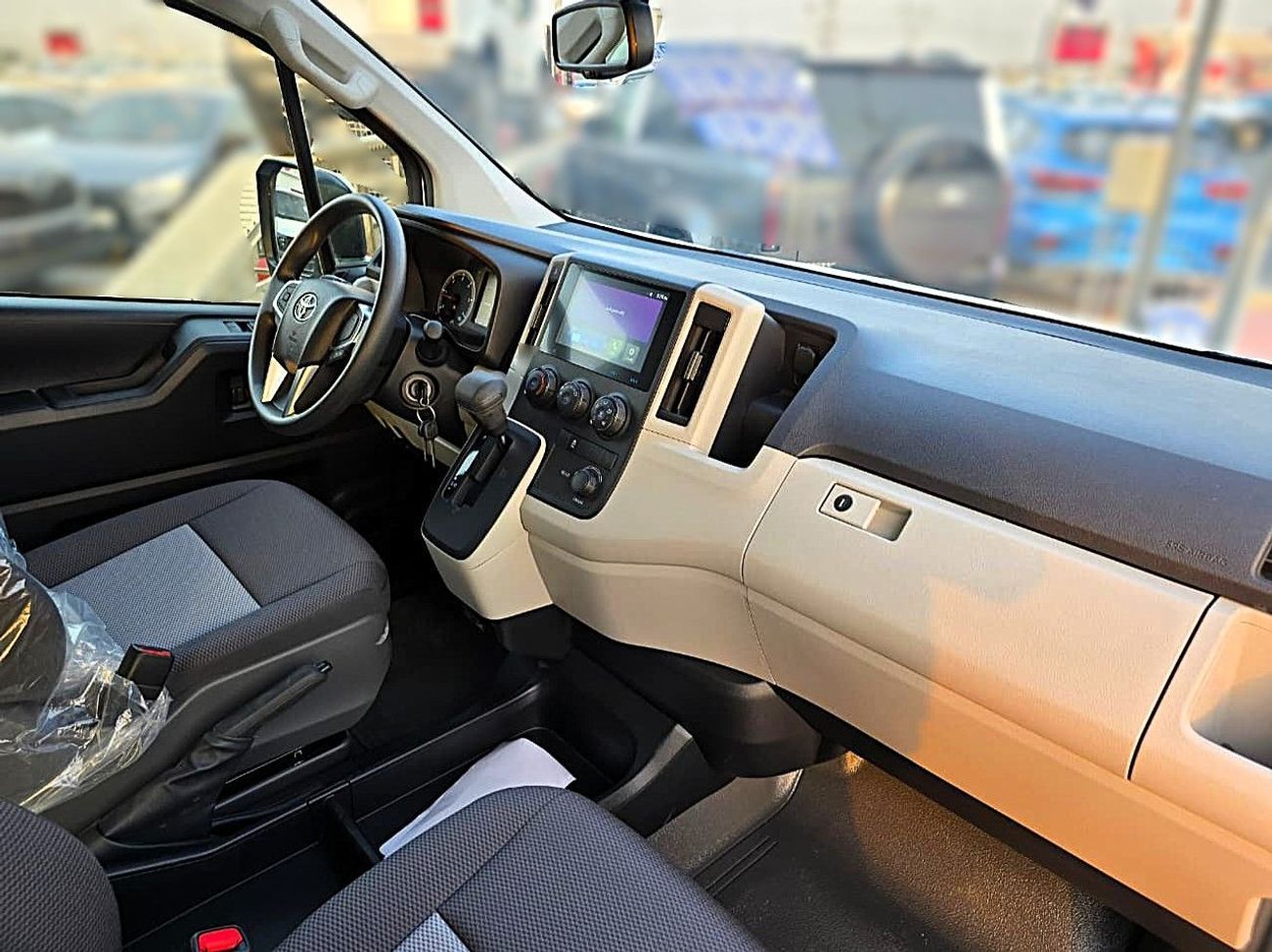 Toyota Hiace Toyota Hiace High Roof  Diesel  2.8L A/T With SunRoof 2025