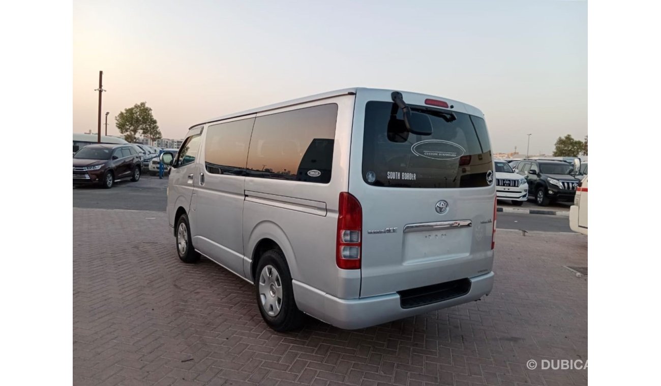 تويوتا هاياس TOYOTA HIACE VAN RIGHT HAND DRVIE (PM1429)