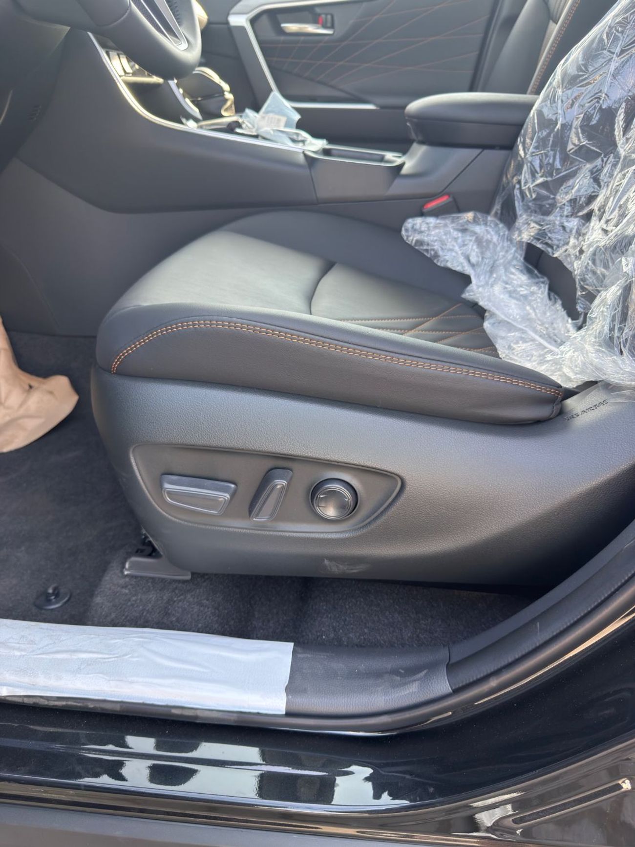 تويوتا راف ٤ 2.5L HEV 4WD ELITE PLUS LOCAL REGISTRATION