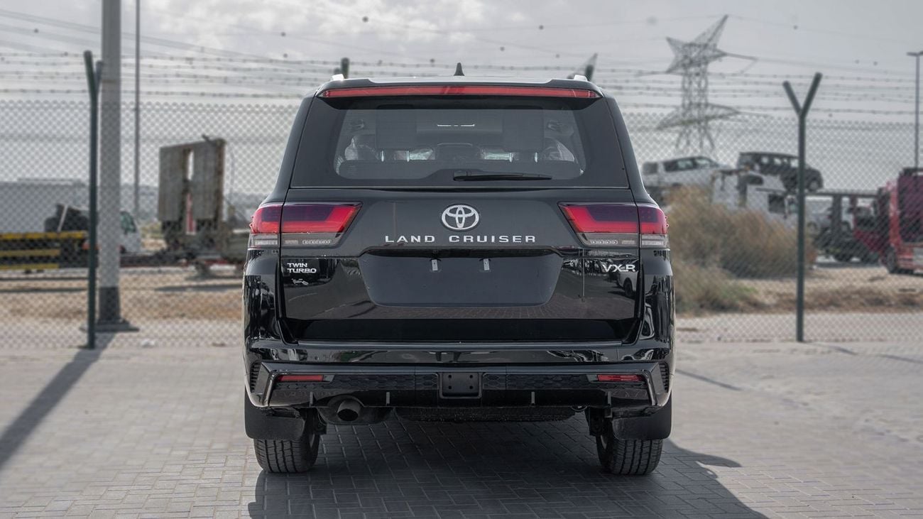 Toyota Land Cruiser 2025 Toyota Land Cruiser 300 VXR 3.5L AT Petrol Twin Turbo (Black-Red)