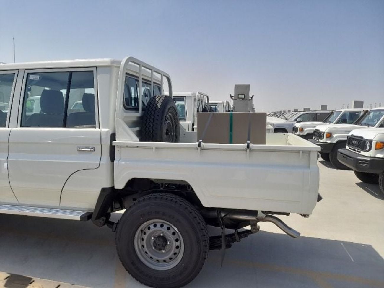 تويوتا لاند كروزر LC79 4.2L Pick-up Double Cab 5-MT 4x4