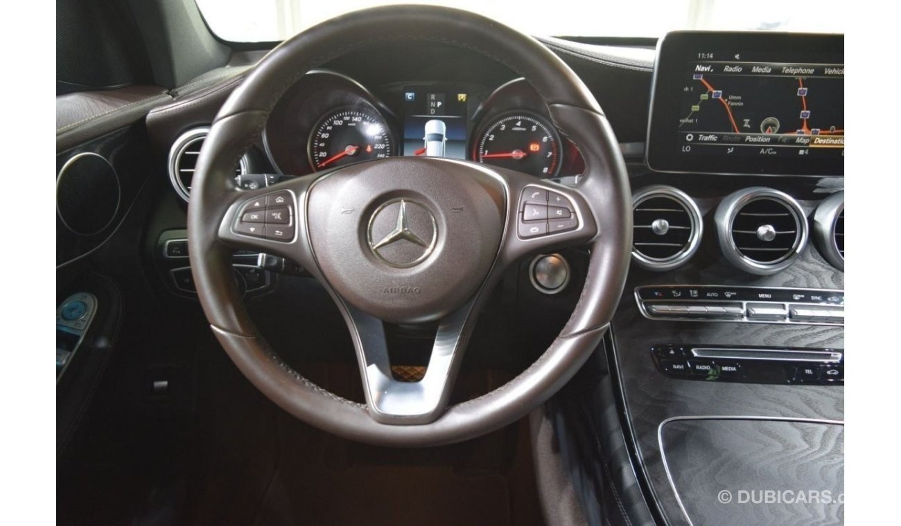 Mercedes-Benz GLC 250 صبغ وكاله Only 18,000kms | GLC 250 | GCC Specs | AMG - Single Owner | Original Paint |