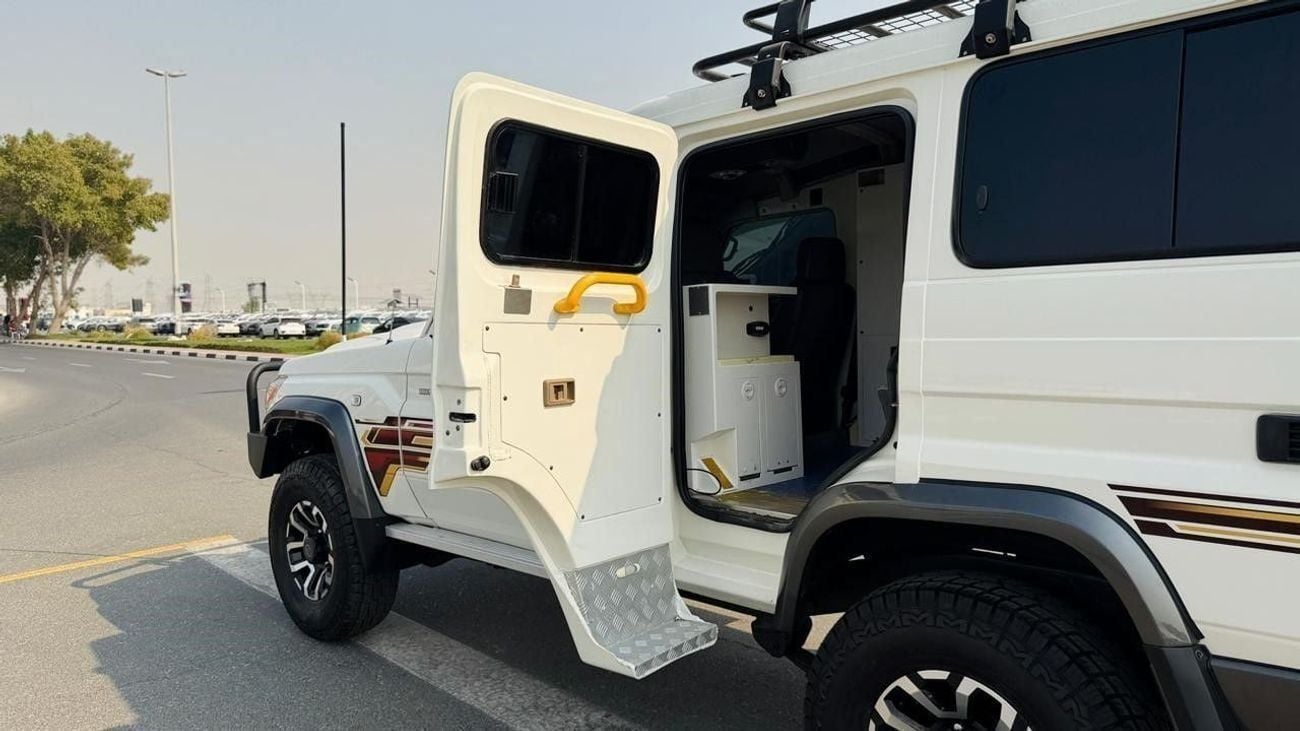تويوتا لاند كروزر 70 2018 | 4.5L DIESEL | MANUAL TRANSMISSION | RIGHT-HAND-DRIVE | MODIFIED TO AMBULANCE | HEAVY BULL BAR
