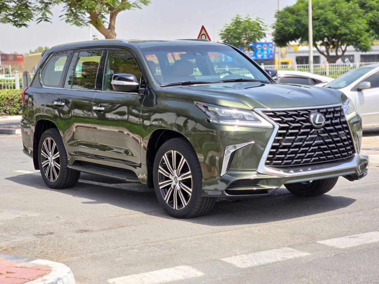 Lexus LX570 SIGNATURE FULL OPTION 2021 GCC AL FUTTAIM LEXUS LOW MILEAGE WITH AGENCY SERVICE HISTORY IN MINT COND